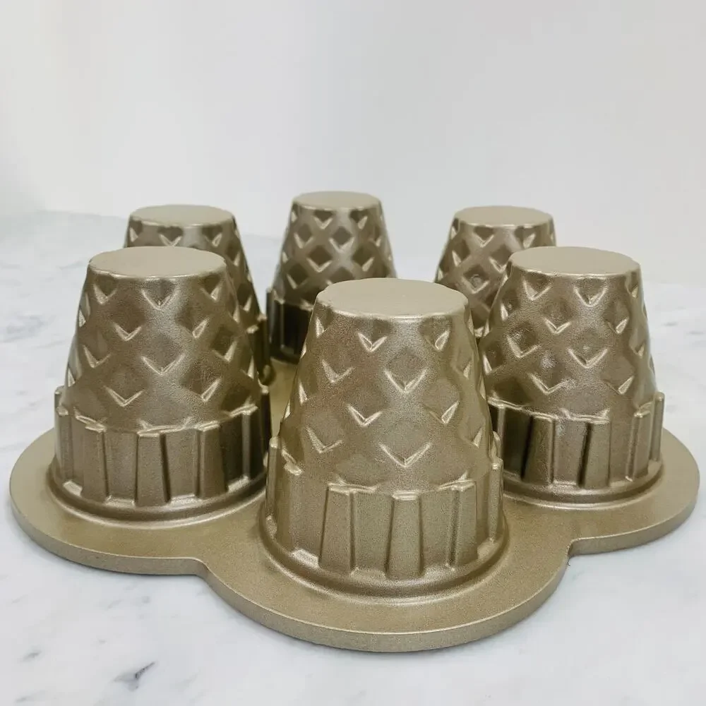 WILLIAMS-SONOMA Nordic Ware Ice Cream Cone Cupcake (6) Pan 4.5 Cups Gold USA EUC